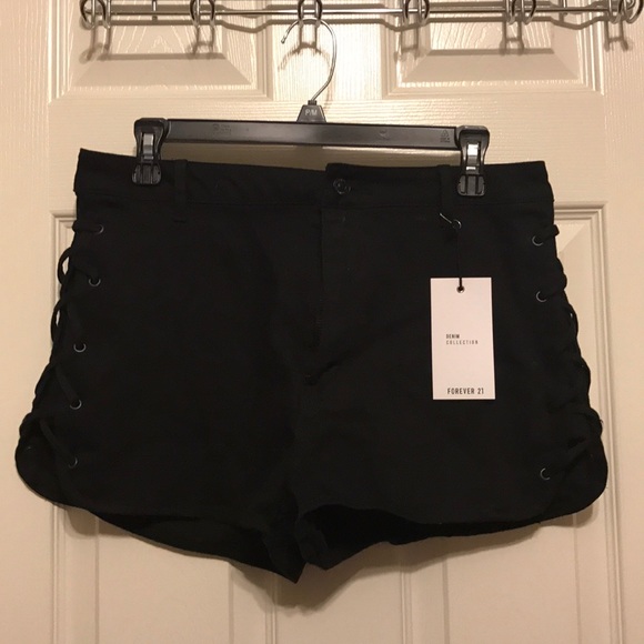 Black denim shorts - Picture 1 of 5